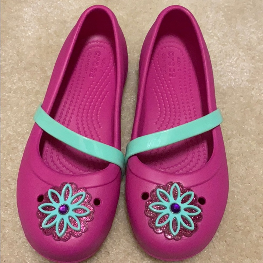 New without tags Crocs comfort flats size 2